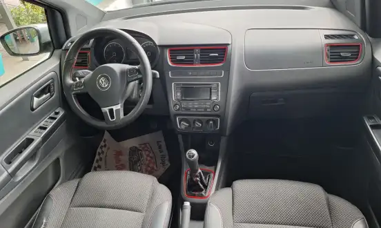 VOLKSWAGEN-FOX-2014