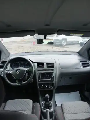 VOLKSWAGEN-FOX-2019