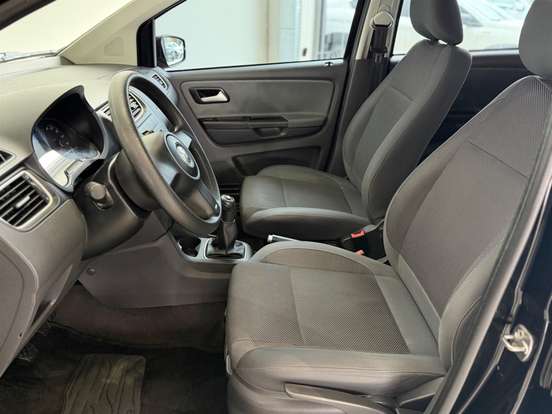 VOLKSWAGEN-FOX-1.0 MI 8V FLEX 4P MANUAL VOLKSWAGEN-FOX-2010