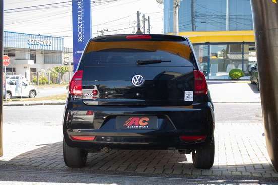 VOLKSWAGEN-FOX-2014