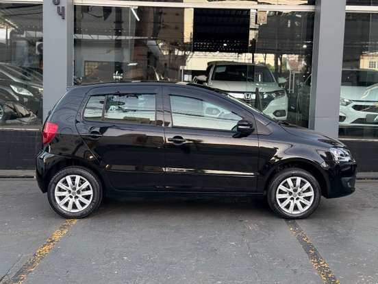 VOLKSWAGEN-FOX-2012