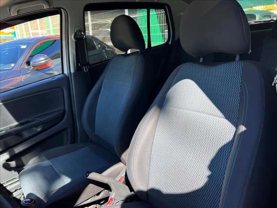 VOLKSWAGEN-FOX-2013