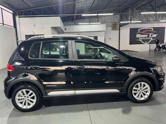 VOLKSWAGEN-FOX-2015