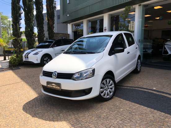 VOLKSWAGEN-FOX-2014