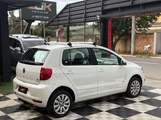 VOLKSWAGEN-FOX-2014
