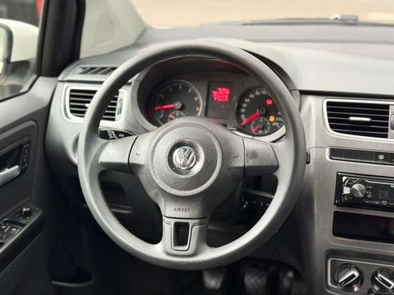 VOLKSWAGEN-FOX-2014