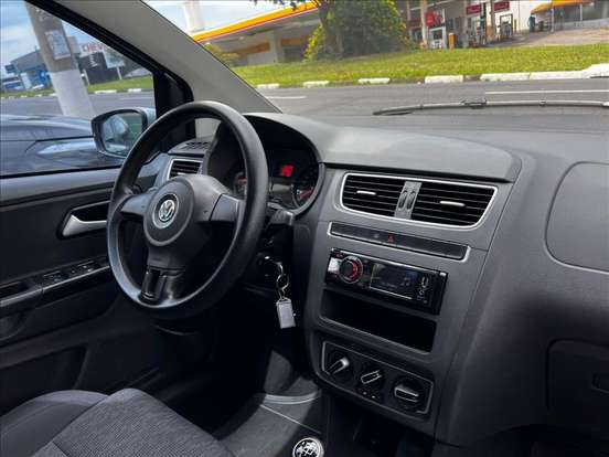 VOLKSWAGEN-FOX-2014