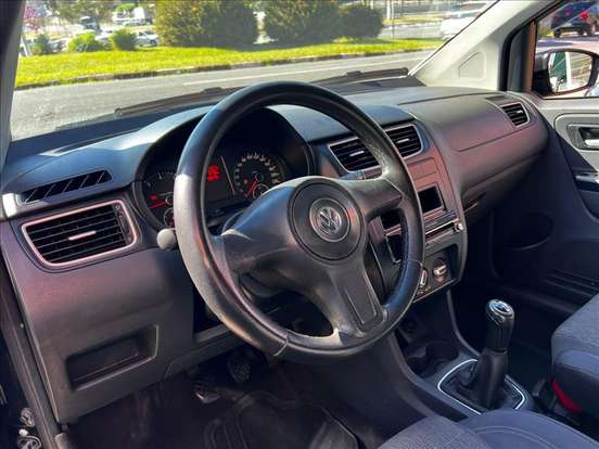 VOLKSWAGEN-FOX-2012