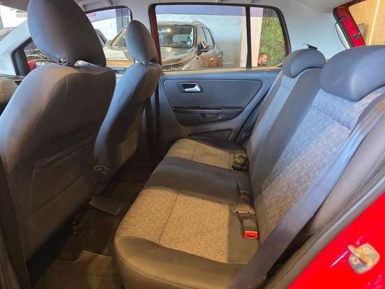 VOLKSWAGEN-FOX-2014