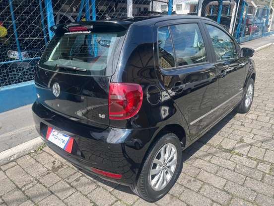 VOLKSWAGEN-FOX-2014