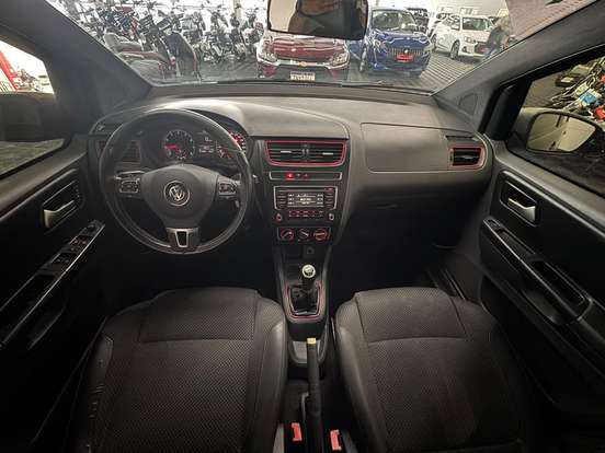 VOLKSWAGEN-FOX-1.6 MI ROCK IN RIO 8V FLEX 4P MANUAL VOLKSWAGEN-FOX-2013
