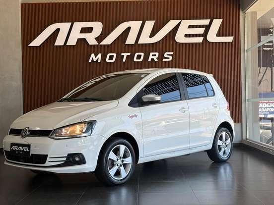 VOLKSWAGEN-FOX-1.6 MI ROCK IN RIO 8V FLEX 4P MANUAL VOLKSWAGEN-FOX-2015
