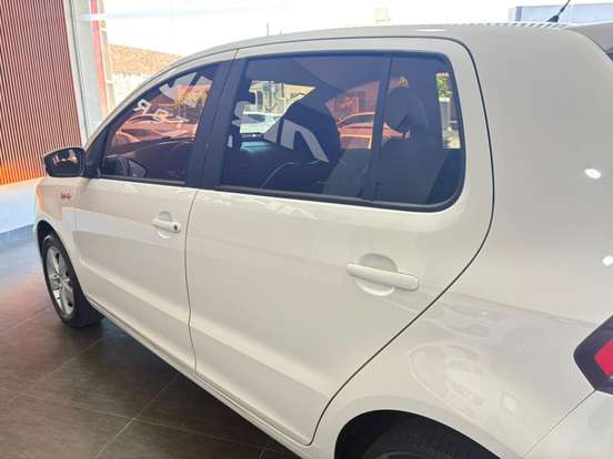 VOLKSWAGEN-FOX-2015