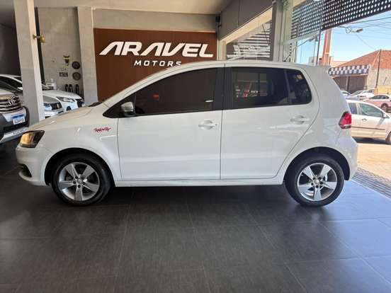 VOLKSWAGEN-FOX-1.6 MI ROCK IN RIO 8V FLEX 4P MANUAL VOLKSWAGEN-FOX-2015