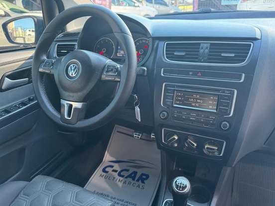 VOLKSWAGEN-FOX-2014