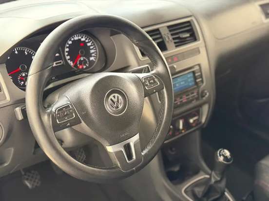 VOLKSWAGEN-FOX-2014
