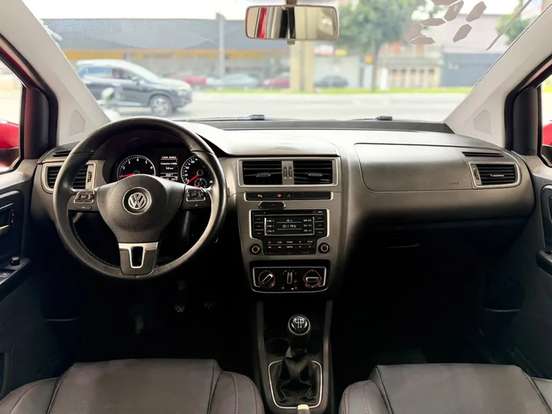 VOLKSWAGEN-FOX-2014