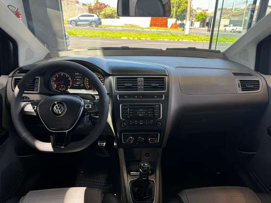 VOLKSWAGEN-FOX-1.6 MSI HIGHLINE 16V FLEX 4P MANUAL VOLKSWAGEN-FOX-2014