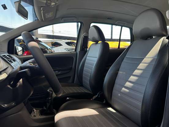 VOLKSWAGEN-FOX-2014