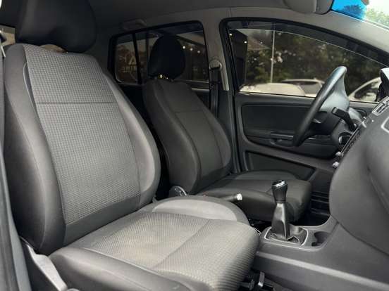 VOLKSWAGEN-FOX-2021