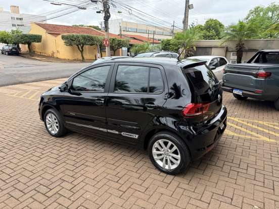 VOLKSWAGEN-FOX-2021