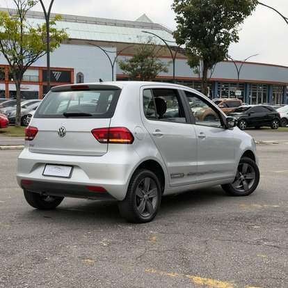 VOLKSWAGEN-FOX-2021