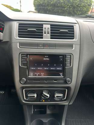 VOLKSWAGEN-FOX-2018