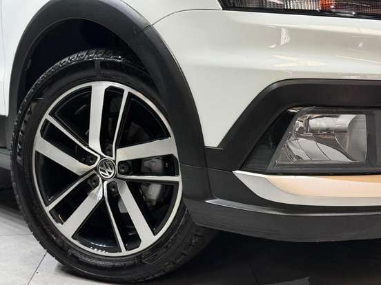 VOLKSWAGEN-FOX-2018