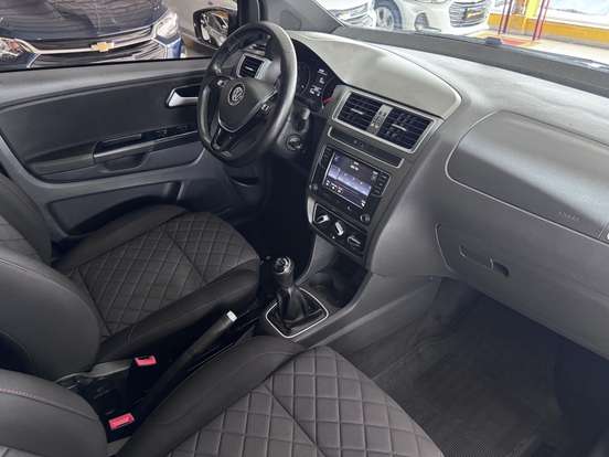 VOLKSWAGEN-FOX-2021