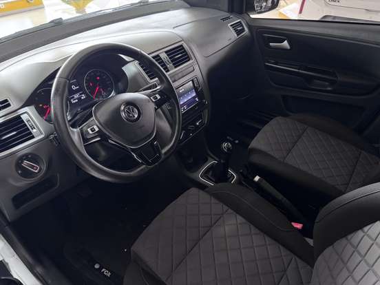 VOLKSWAGEN-FOX-2021