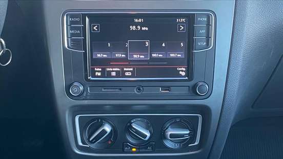 VOLKSWAGEN-FOX-2020