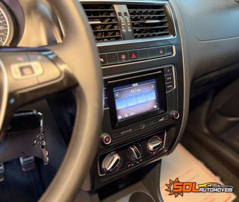 VOLKSWAGEN-FOX-2016