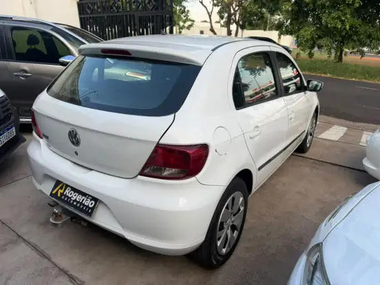 VOLKSWAGEN-GOL-2010