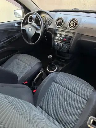 VOLKSWAGEN-GOL-2010