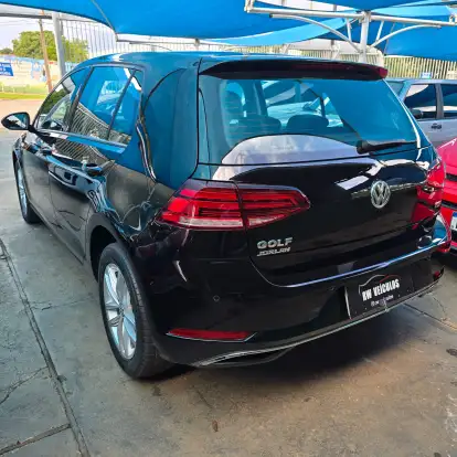 VOLKSWAGEN-GOLF-2018