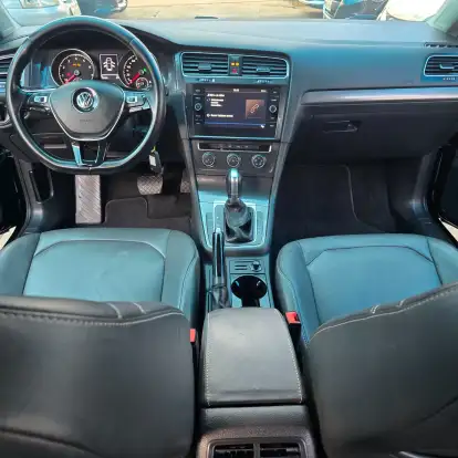 VOLKSWAGEN-GOLF-2018