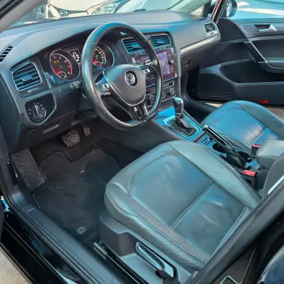 VOLKSWAGEN-GOLF-2018