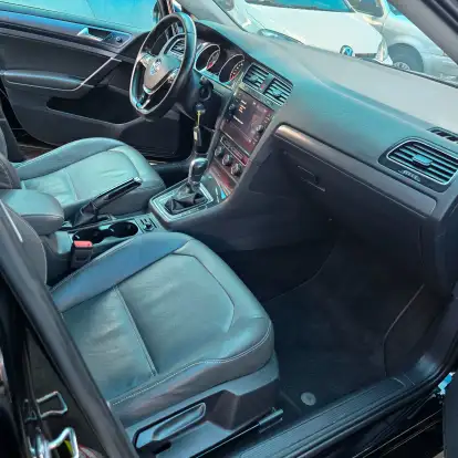 VOLKSWAGEN-GOLF-2018