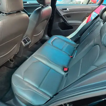 VOLKSWAGEN-GOLF-2018