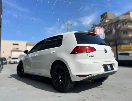 VOLKSWAGEN-GOLF-2017