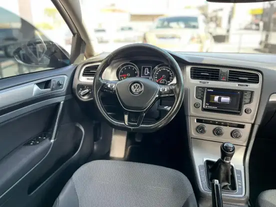 VOLKSWAGEN-GOLF-2017