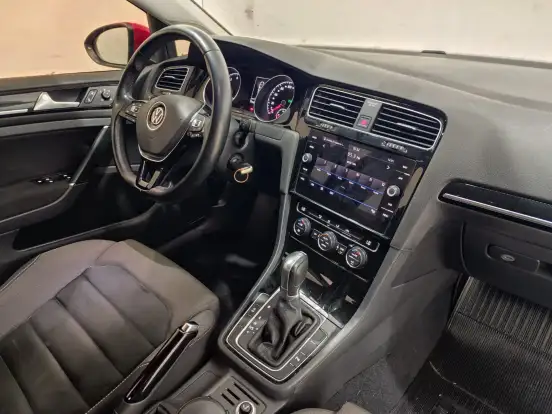 VOLKSWAGEN-GOLF-2015