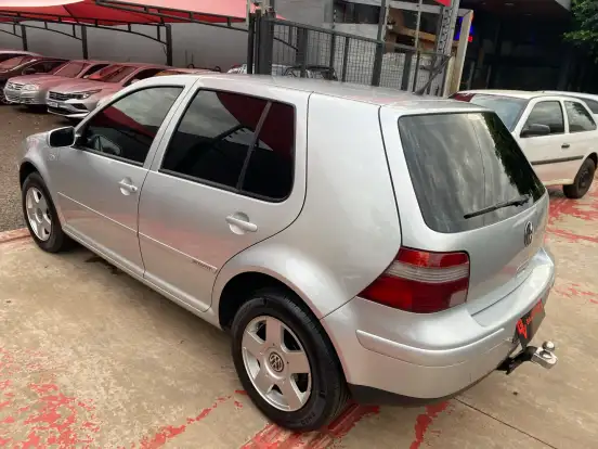 VOLKSWAGEN-GOLF-2004