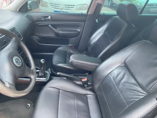 VOLKSWAGEN-GOLF-2004