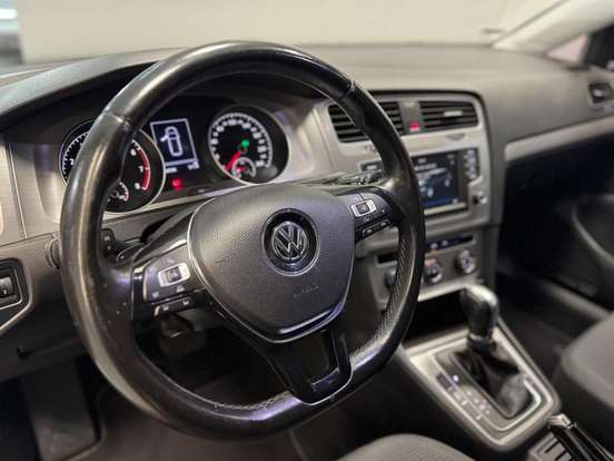 VOLKSWAGEN-GOLF-2017