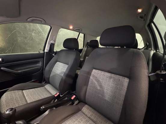VOLKSWAGEN-GOLF-1.6 MI PLUS 8V GASOLINA 4P MANUAL VOLKSWAGEN-GOLF-2004