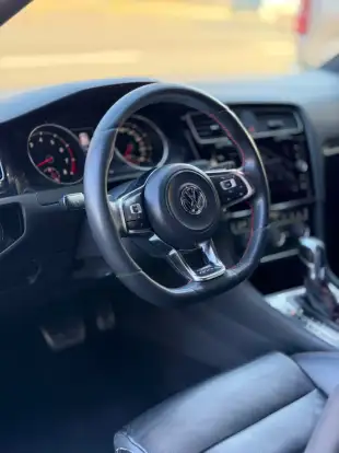 VOLKSWAGEN-GOLF-2013