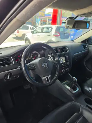 VOLKSWAGEN-JETTA-2013