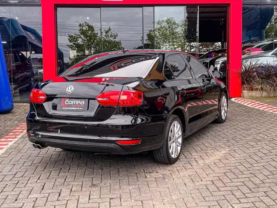 VOLKSWAGEN-JETTA-2010