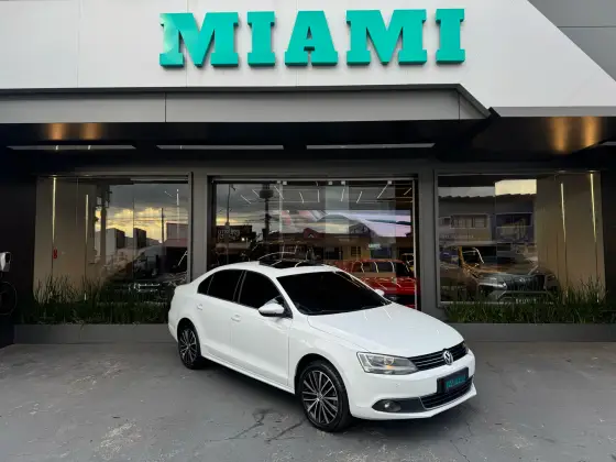 VOLKSWAGEN JETTA 2.0 TSI HIGHLINE 211CV GASOLINA 4P TIPTRONIC